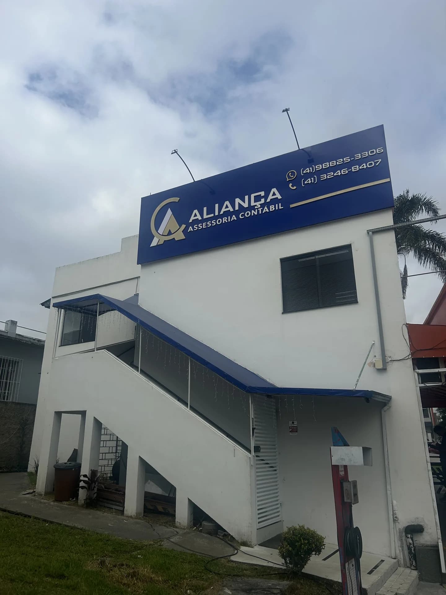 Fachada do escritório da Aliança Assessoria Contábil na Rua João Bettega, em Curitiba